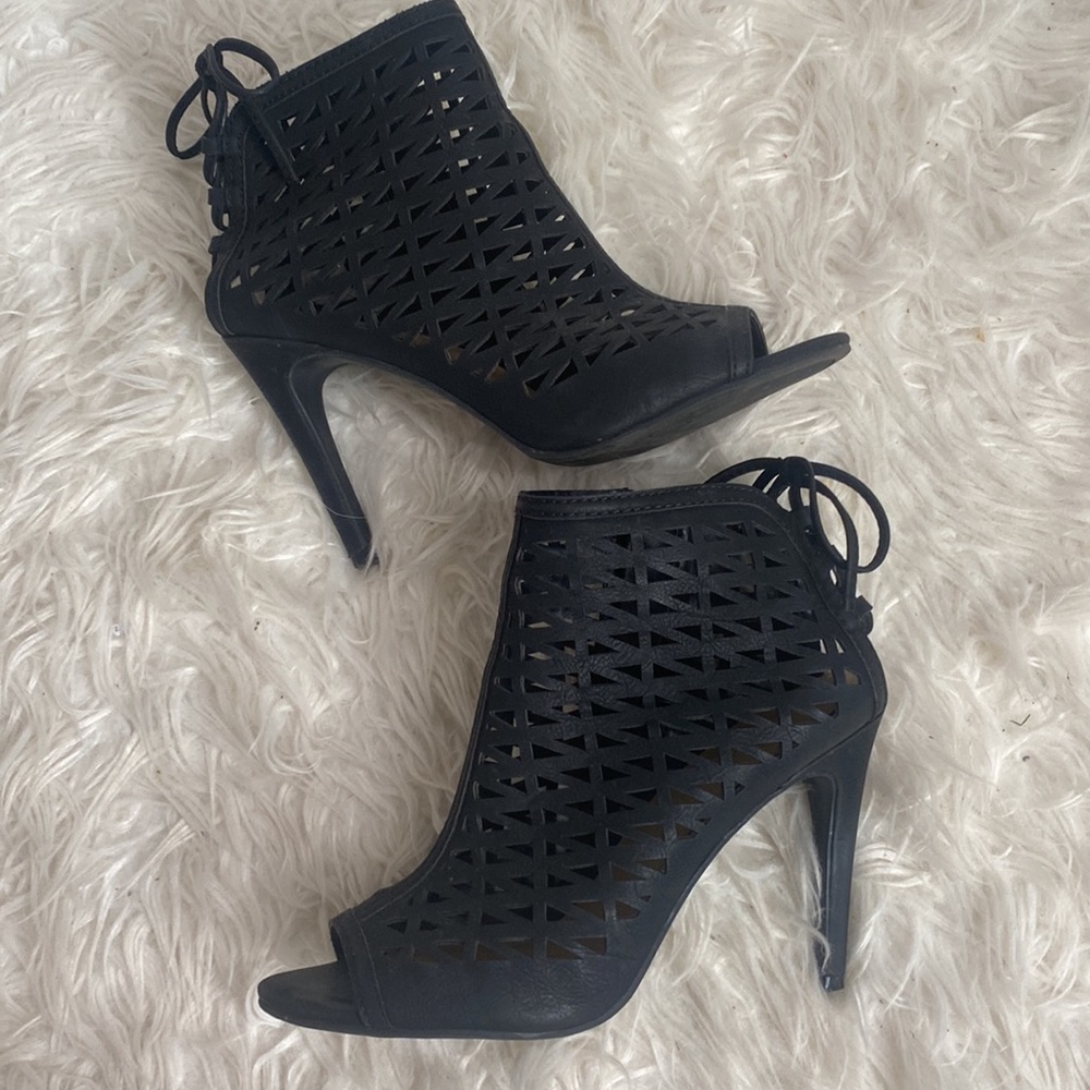 LAUREN CONRAD WOMEN’S GHILLE BLACK DRESS SHOE - Picture 4 of 8